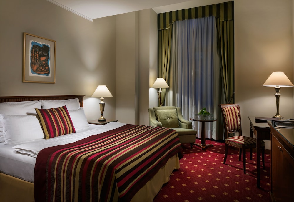 Art Nouveau Palace Hotel — Hotel rooms in Prague, Prague