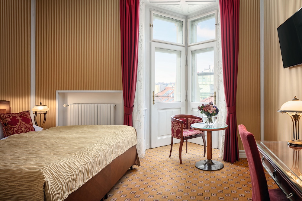 Hotel Paris Prague — Hotel rooms in Prague, Prague