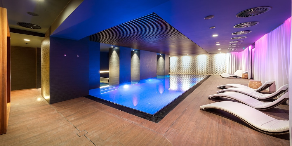 The President — Swimming pool in Prague, Prague