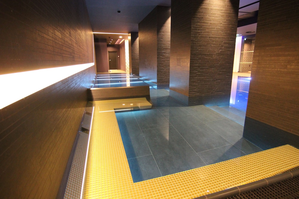 The President — Swimming pool in Prague, Prague