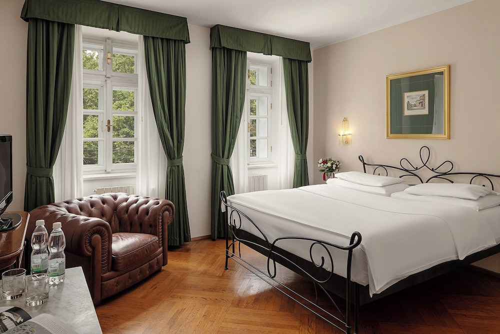 Hotel Roma Prague — Hotel rooms in Prague, Prague