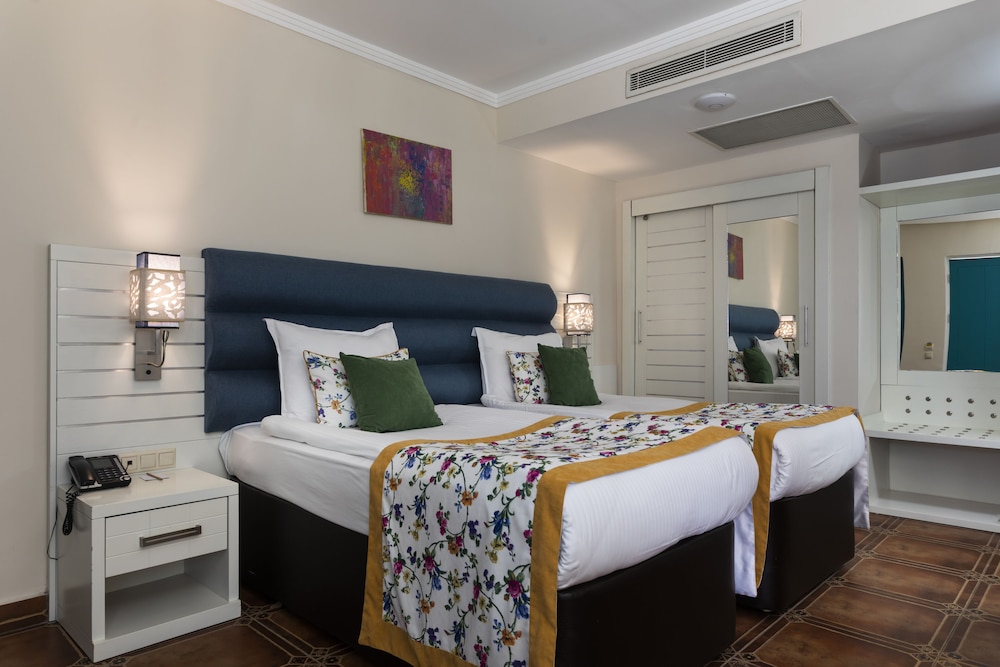 Orange County Kemer — Hotel rooms in Kemer