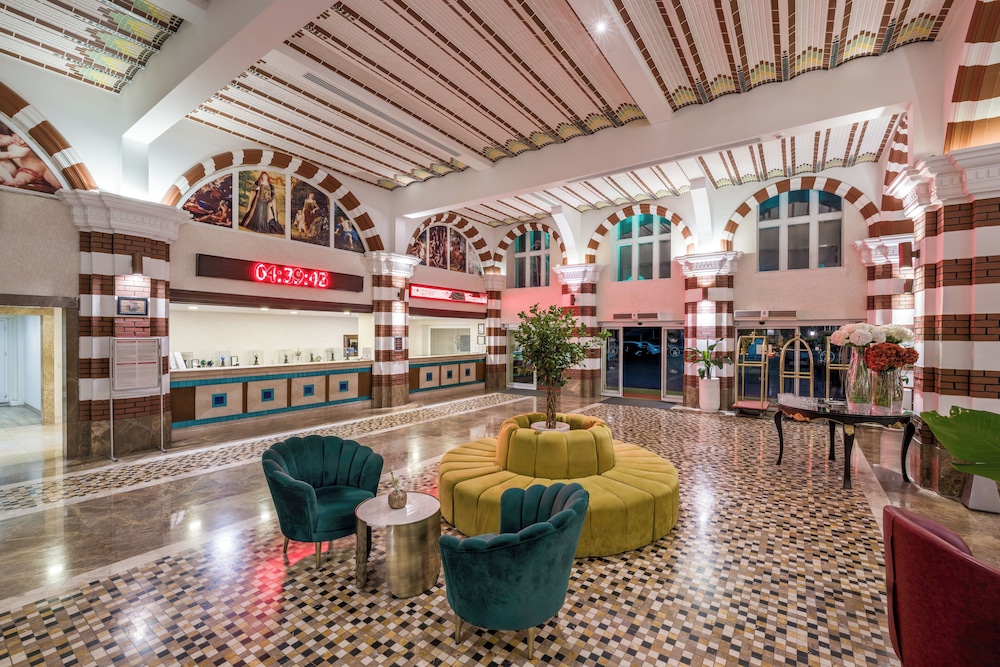 Orange County Kemer — Hotel building in Kemer