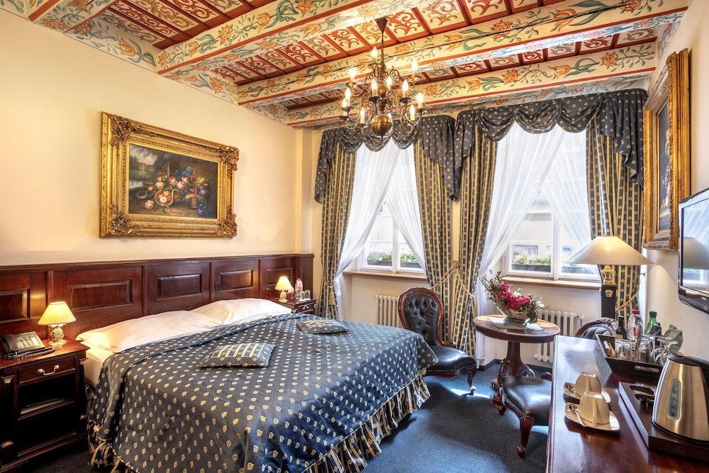 Hotel U Zlatého Stromu Prague by BHG — Hotel rooms in Prague, Prague