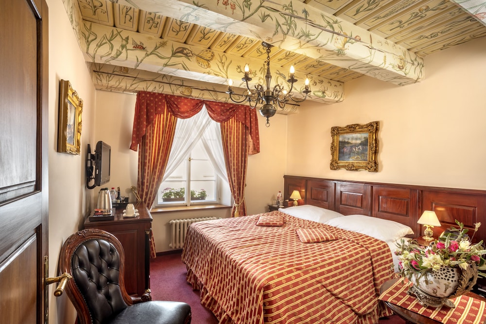 Hotel U Zlatého Stromu Prague by BHG — Hotel rooms in Prague, Prague
