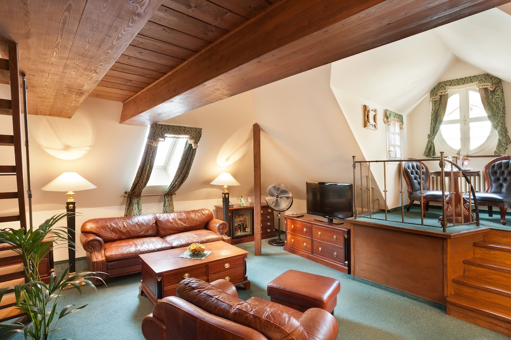 Hotel U Zlatého Stromu Prague by BHG — Hotel rooms in Prague, Prague