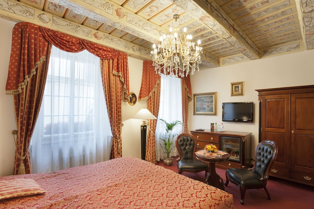 Hotel U Zlatého Stromu Prague by BHG — Hotel rooms in Prague, Prague