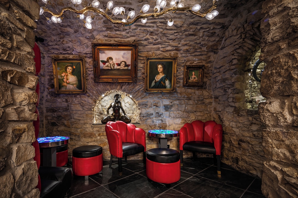 Hotel U Zlatého Stromu Prague by BHG — Restaurant & bars in Prague, Prague
