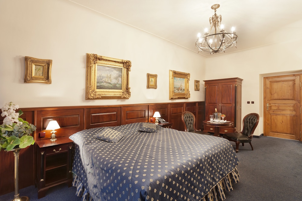 Hotel U Zlatého Stromu Prague by BHG — Hotel rooms in Prague, Prague
