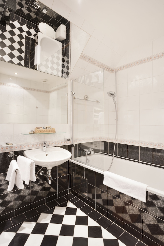 Hotel U Zlatého Stromu Prague by BHG — Hotel rooms in Prague, Prague