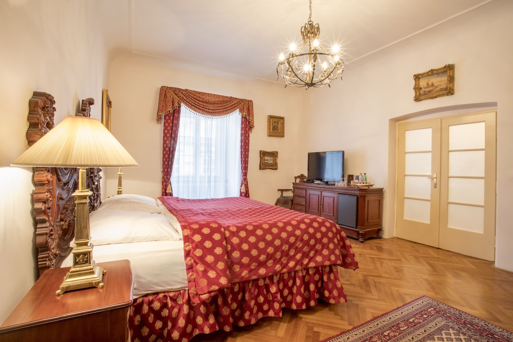 Hotel U Zlatého Stromu Prague by BHG — Hotel rooms in Prague, Prague