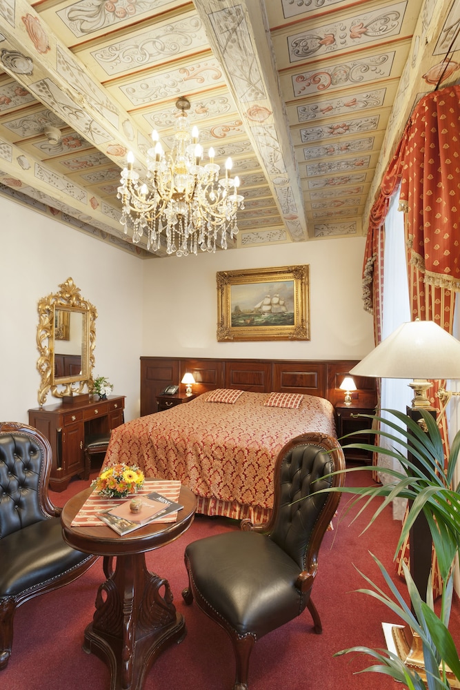 Hotel U Zlatého Stromu Prague by BHG — Hotel rooms in Prague, Prague