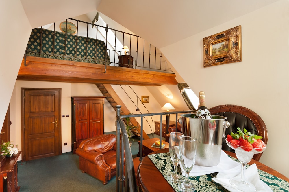 Hotel U Zlatého Stromu Prague by BHG — Hotel rooms in Prague, Prague