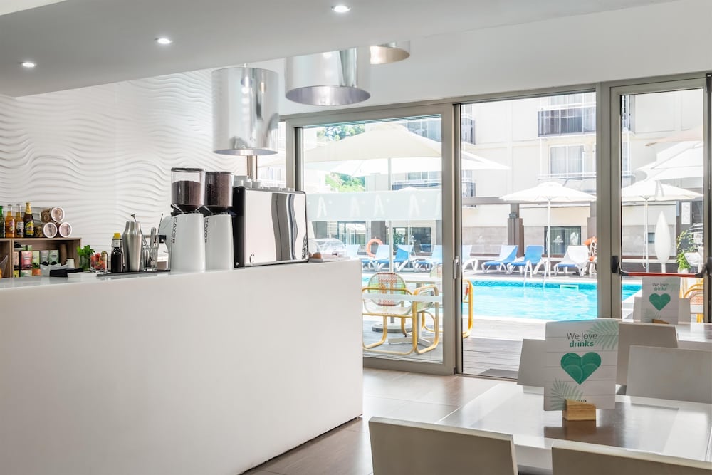 ALEGRIA Mariner - Adults Only — Restaurant & bars in Lloret de Mar, Catalonia