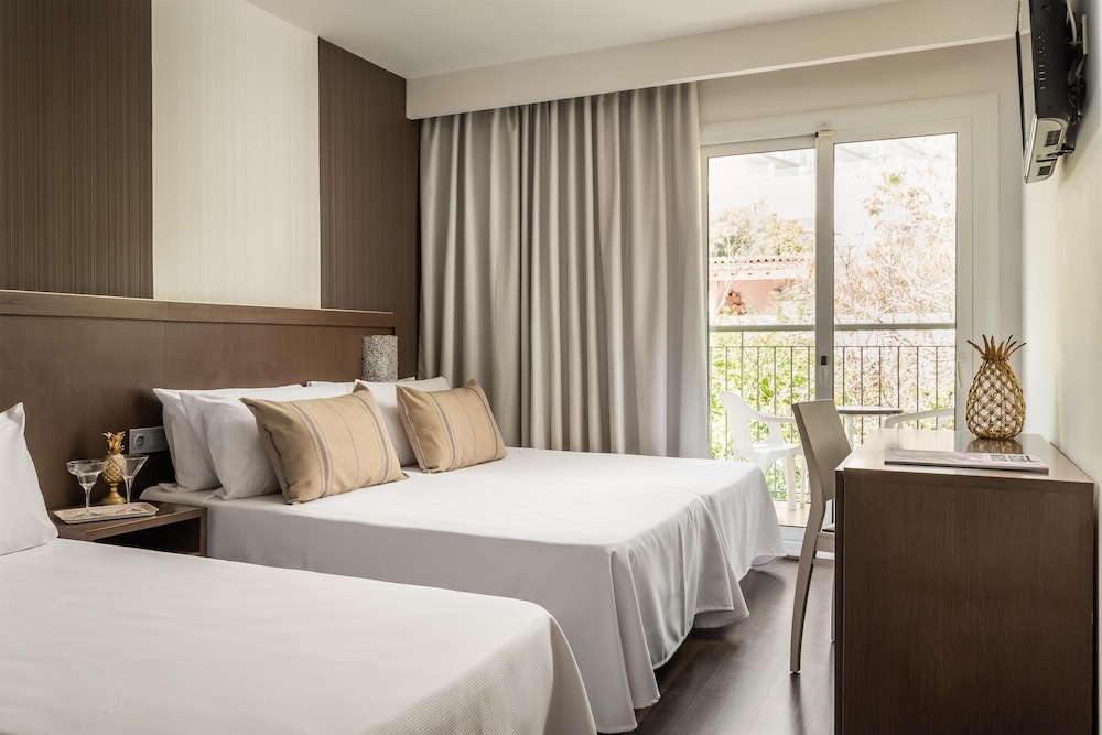 ALEGRIA Mariner - Adults Only — Hotel rooms in Lloret de Mar, Catalonia
