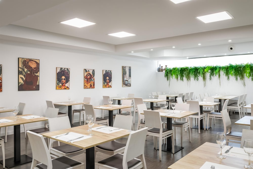 ALEGRIA Mariner - Adults Only — Restaurant & bars in Lloret de Mar, Catalonia