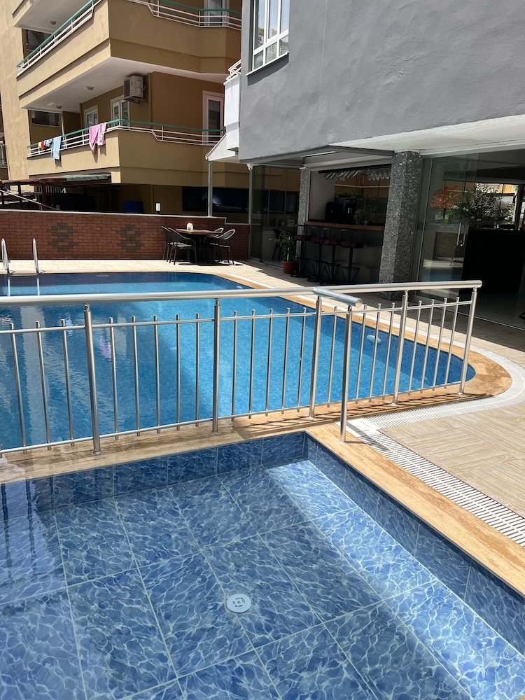 Miss Cleopatra Hotel — Swimming pool in Alanya