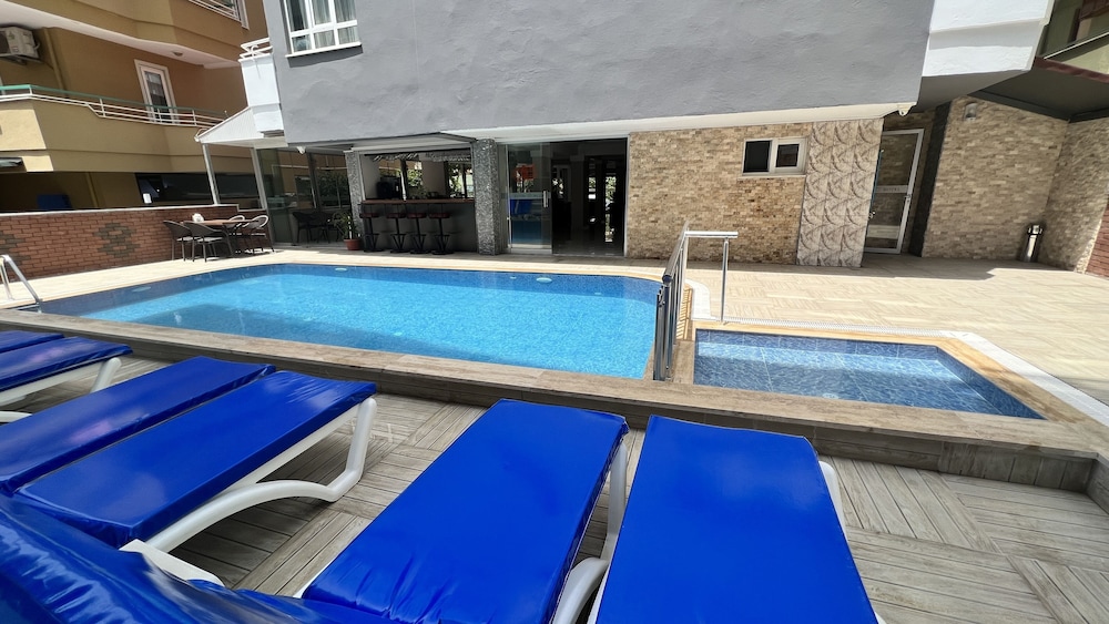 Miss Cleopatra Hotel — Swimming pool in Alanya
