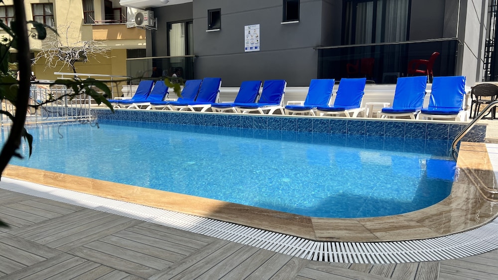 Miss Cleopatra Hotel — Swimming pool in Alanya