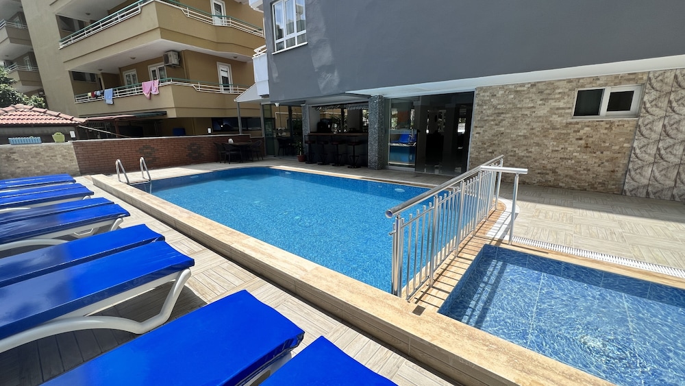 Miss Cleopatra Hotel — Swimming pool in Alanya
