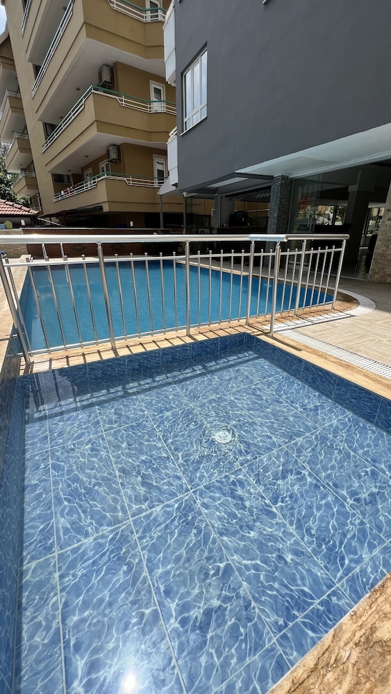 Miss Cleopatra Hotel — Swimming pool in Alanya