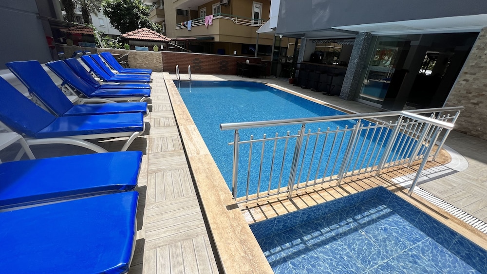 Miss Cleopatra Hotel — Swimming pool in Alanya