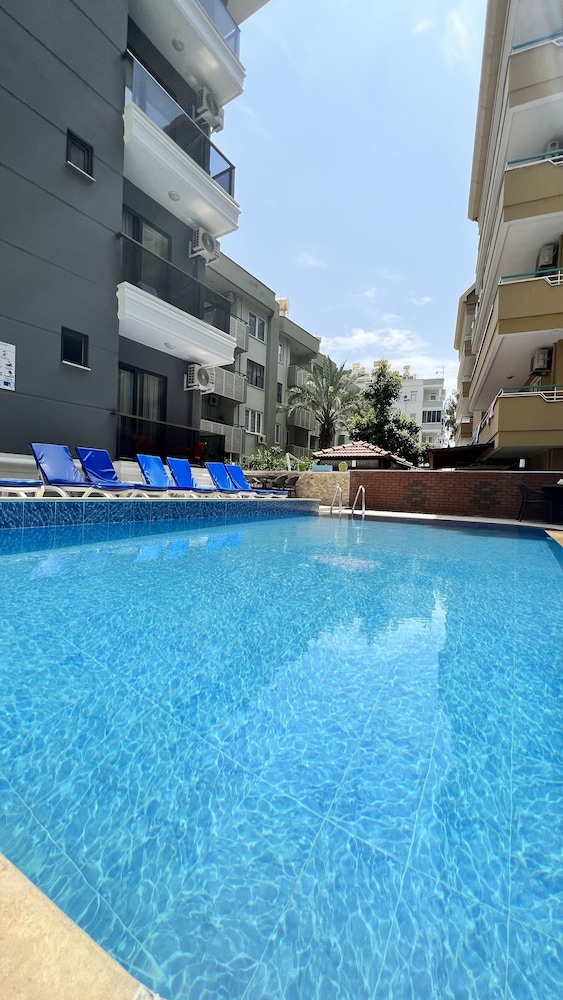 Miss Cleopatra Hotel — Swimming pool in Alanya