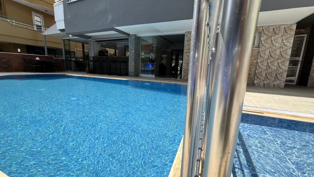 Miss Cleopatra Hotel — Swimming pool in Alanya