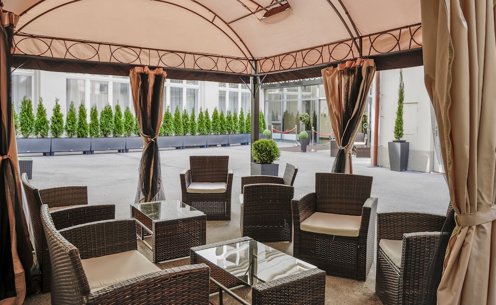 Hotel Garden Court — Restaurant & bars in Prague, Prague