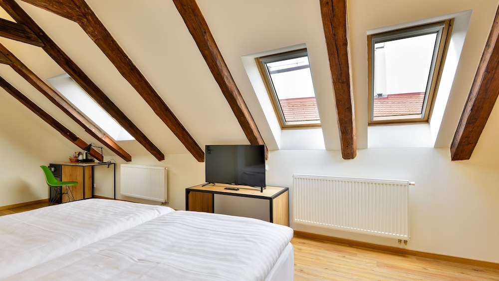 Hotel Garden Court — Hotel rooms in Prague, Prague