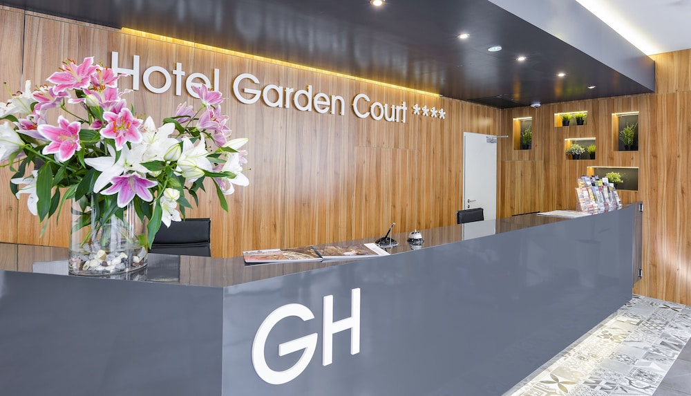 Hotel Garden Court — Hotel building in Prague, Prague