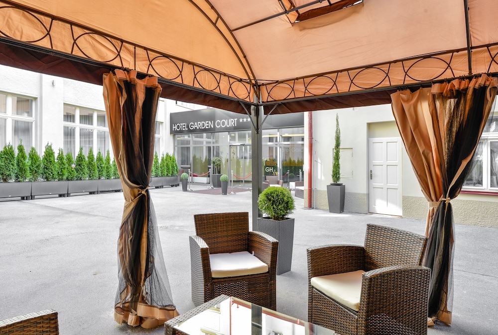 Hotel Garden Court — Hotel building in Prague, Prague