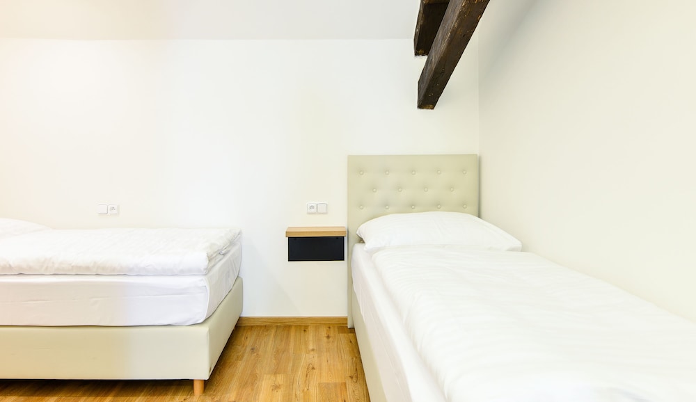 Hotel Garden Court — Hotel rooms in Prague, Prague