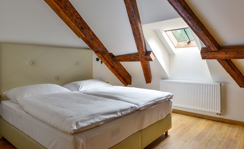 Hotel Garden Court — Hotel rooms in Prague, Prague