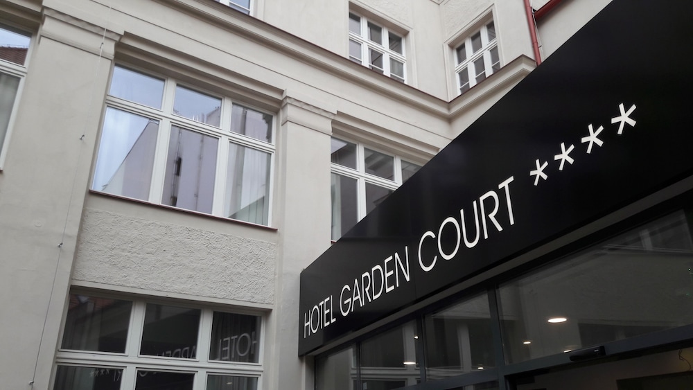 Hotel Garden Court — Hotel building in Prague, Prague