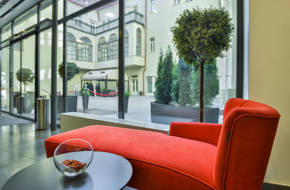 Hotel Garden Court — Hotel building in Prague, Prague