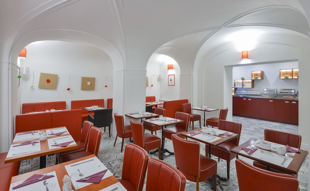 Hotel Garden Court — Restaurant & bars in Prague, Prague
