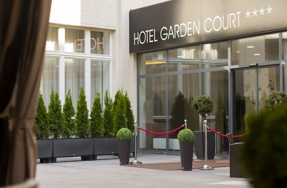 Hotel Garden Court — Hotel building in Prague, Prague