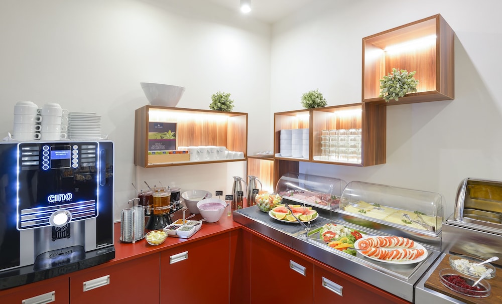 Hotel Garden Court — Restaurant & bars in Prague, Prague