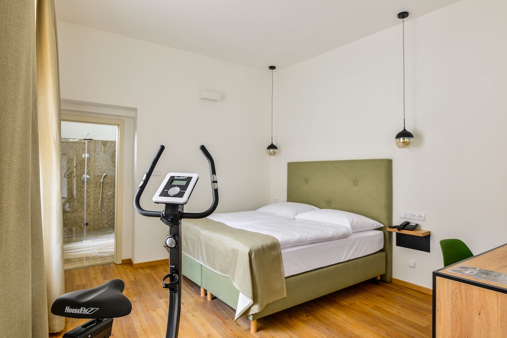 Hotel Garden Court — Hotel rooms in Prague, Prague