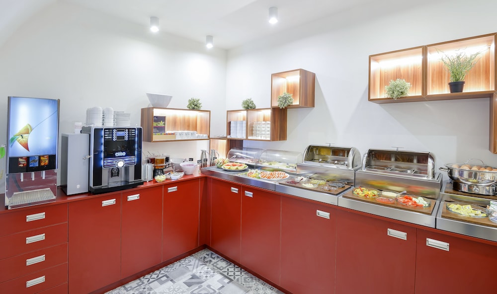 Hotel Garden Court — Restaurant & bars in Prague, Prague