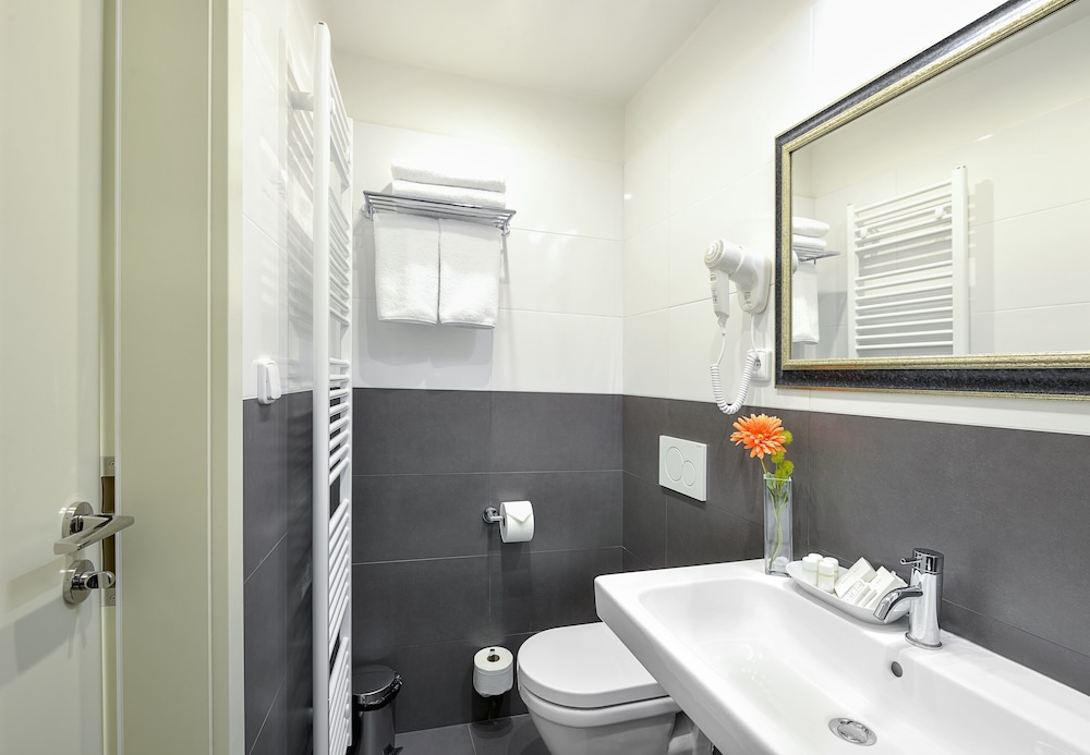 Hotel Garden Court — Hotel rooms in Prague, Prague