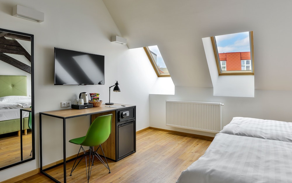 Hotel Garden Court — Hotel rooms in Prague, Prague