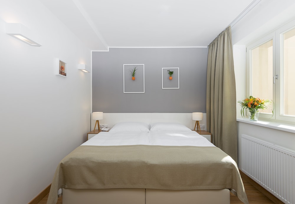 Hotel Garden Court — Hotel rooms in Prague, Prague