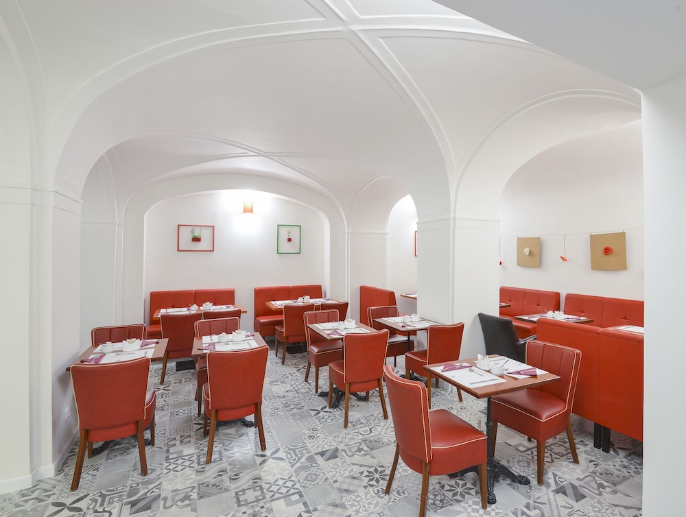 Hotel Garden Court — Restaurant & bars in Prague, Prague