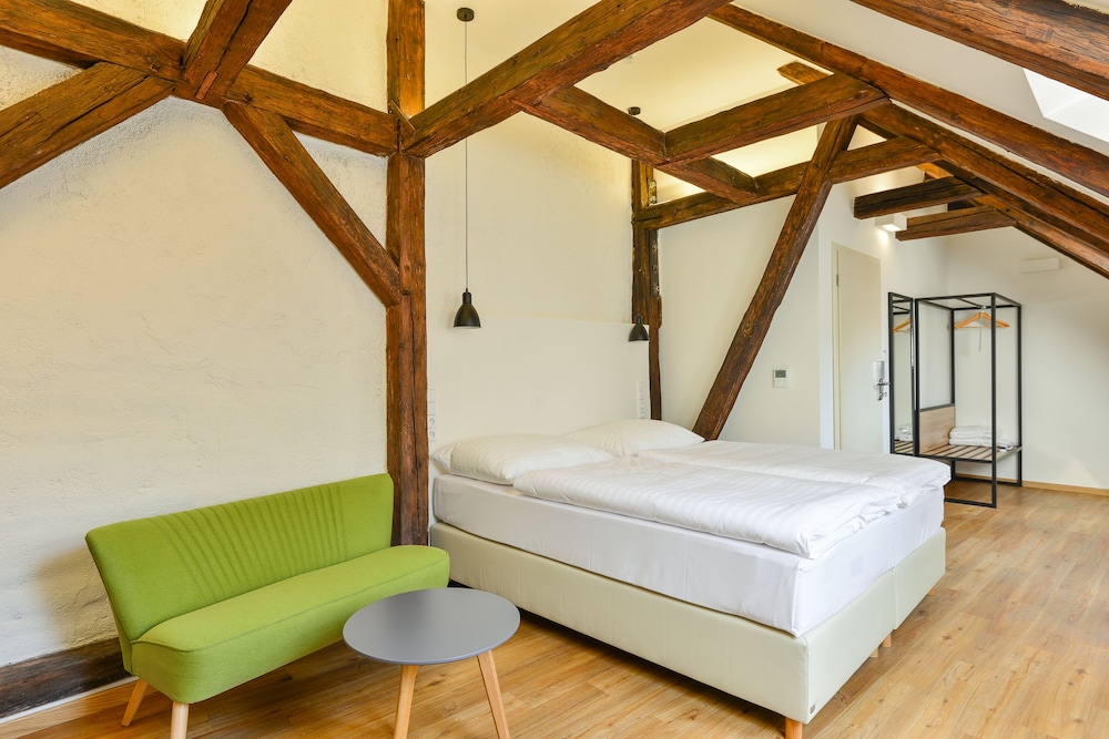 Hotel Garden Court — Hotel rooms in Prague, Prague