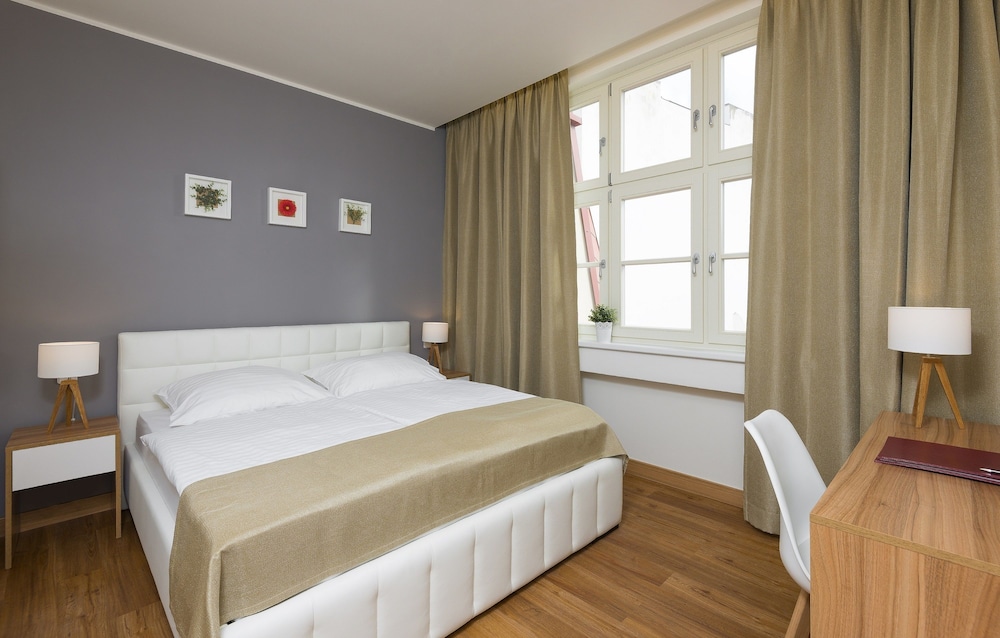 Hotel Garden Court — Hotel rooms in Prague, Prague
