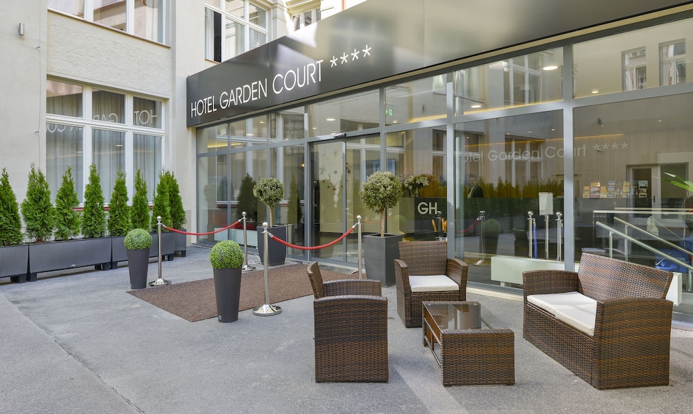 Hotel Garden Court — Hotel building in Prague, Prague