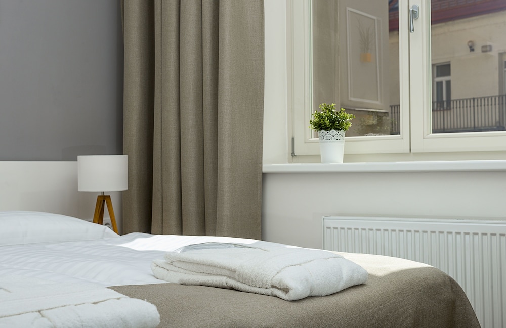 Hotel Garden Court — Hotel rooms in Prague, Prague