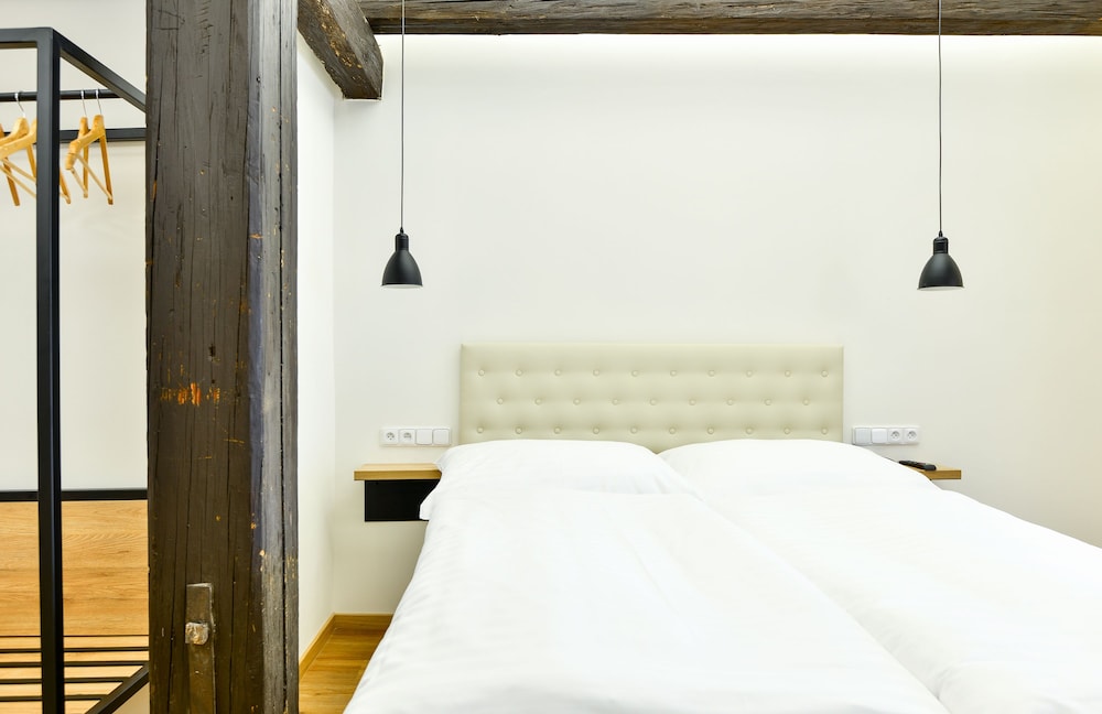 Hotel Garden Court — Hotel rooms in Prague, Prague